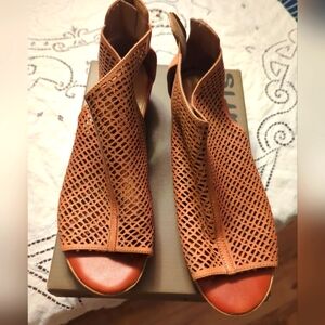 Tamaris women's sandals 8.5